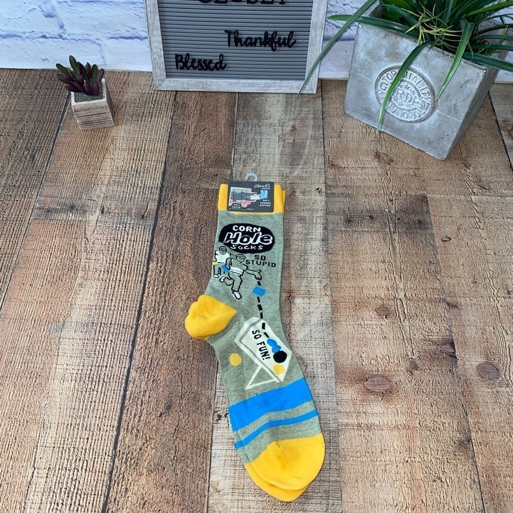 Blue Q cornhole mens socks nwt